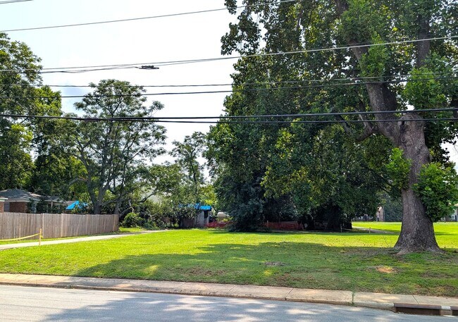 Building Photo - 311 Skyland Ave