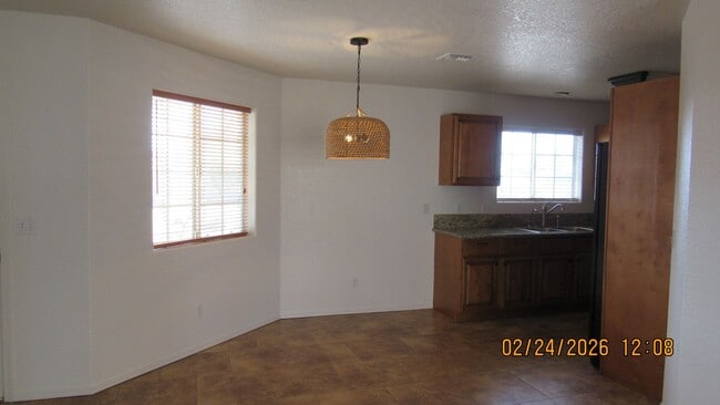 Building Photo - 3 Bedroom 2 bathroom 2 car garage