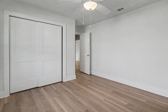 Building Photo - 5230 Richburg St