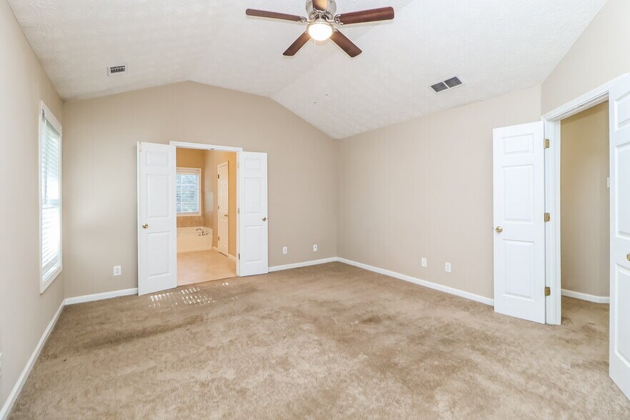 Building Photo - 2185 Woodbriar Dr