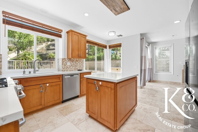 Building Photo - Immaculate 4-Bedroom Home in Sought-After ...
