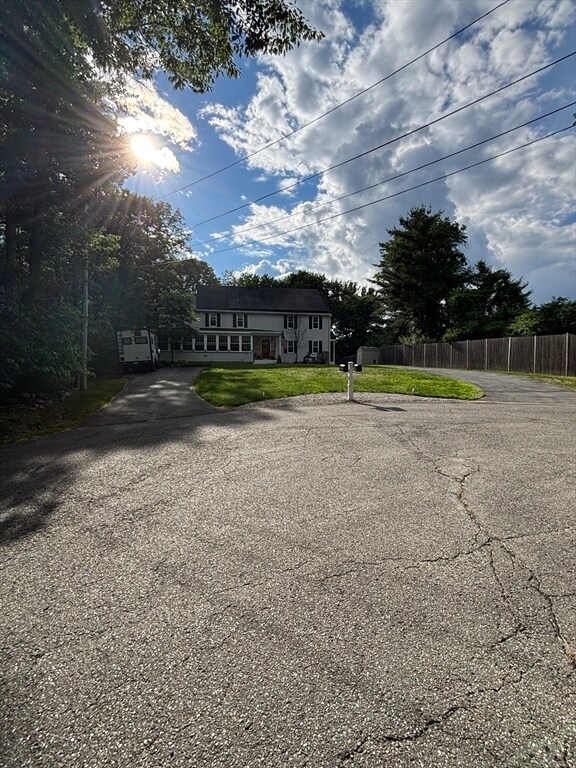 Building Photo - 10 Wilson Dr
