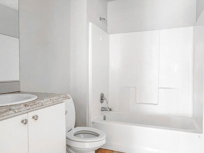 Building Photo - Savor the Sophistication of This Lovely 3-Bedroom!