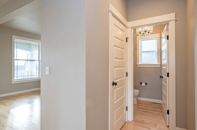 Building Photo - 1749 Skyline Ridge Ln SW