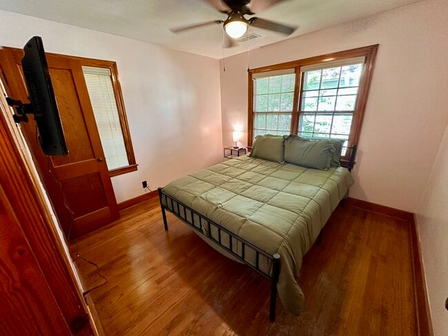 Building Photo - 47 Brentwood Dr