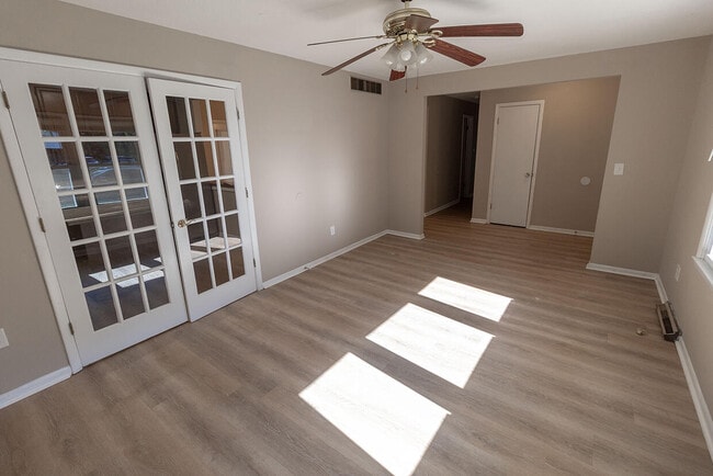 Building Photo - 3006 Lynnwood Dr