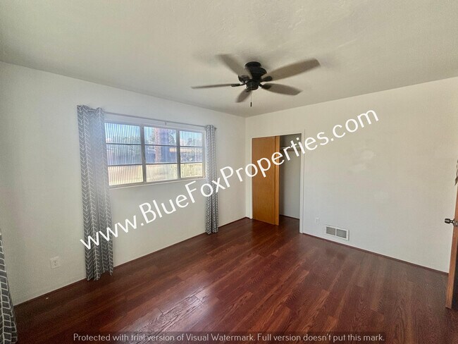 Building Photo - 3137 E Linden St