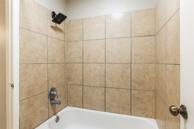 Building Photo - 206 N Forest Dr