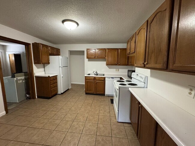 Building Photo - 1408 Bass Ave