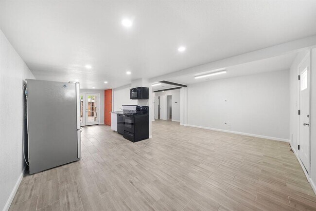 Building Photo - 12995 Clarewood Dr