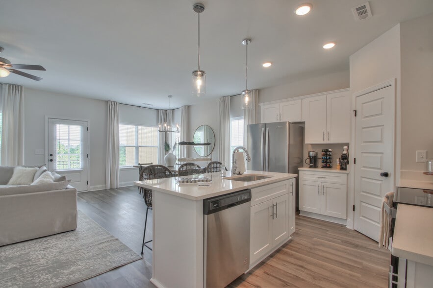 Building Photo - Lakeside Residences