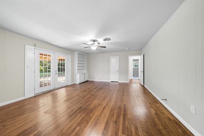 Building Photo - 1224 N San Jacinto St