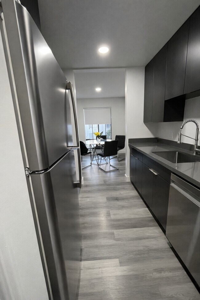 Building Photo - 4 Commodore Dr