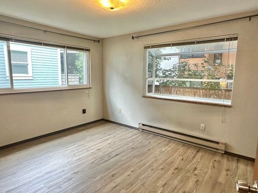 Building Photo - Location, Location, Location! 2-bed Ballar...