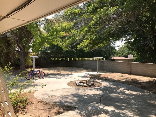Building Photo - 3 Bedroom, 2 Bath, Fireplace and Fenced Ba...