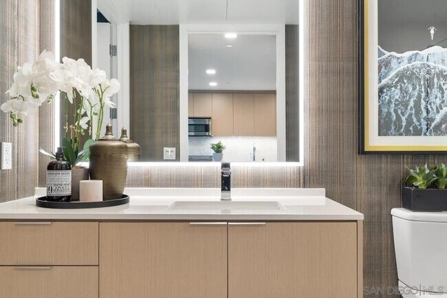 Building Photo - 525 Olive St