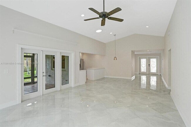 Building Photo - 7425 Silver Woods Ct
