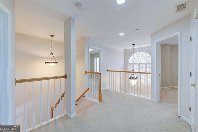 Building Photo - 2020 Ridge Gate Dr