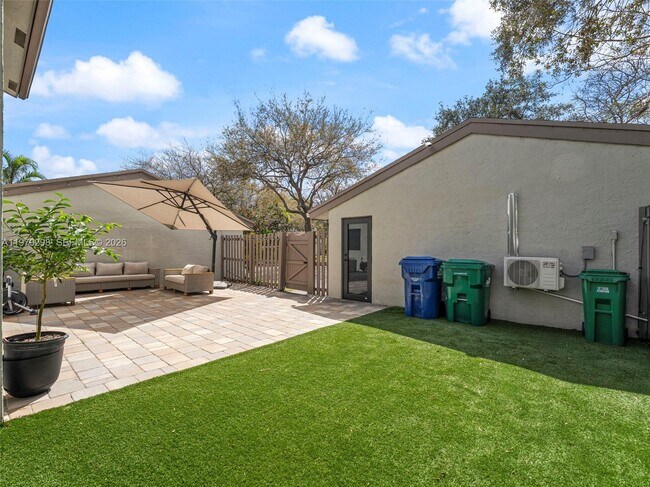 Building Photo - 10548 SW 112th Ave