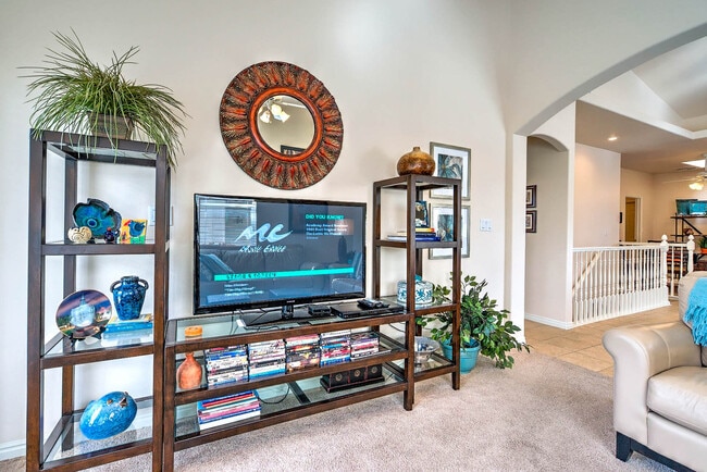 Building Photo - Fully Furnished Home. All utilities includ...