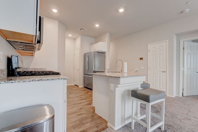 Building Photo - 4735 Ridgeley Ave