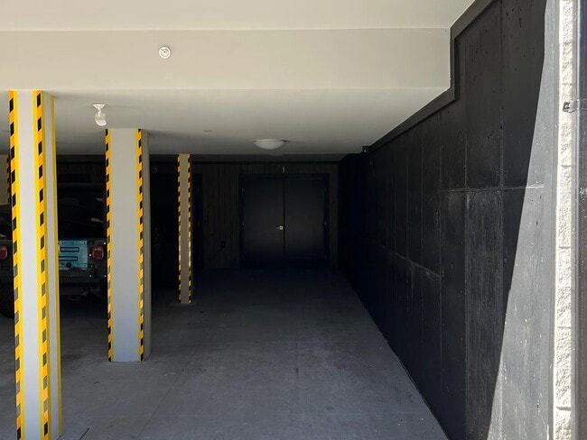 Building Photo - 930 Blue River Pkwy