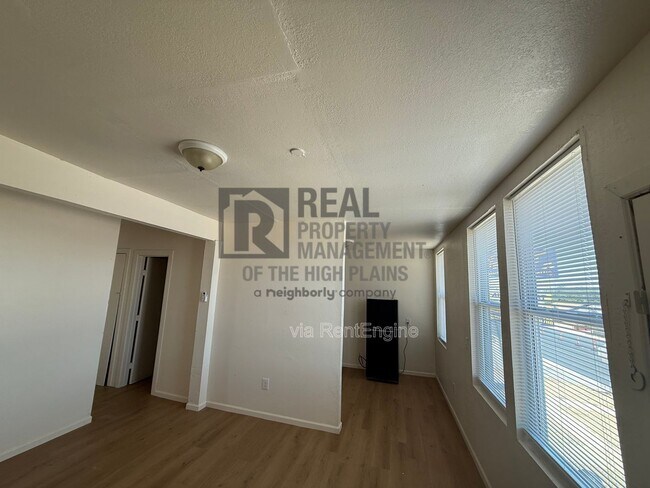 Building Photo - 709 N Mirror St
