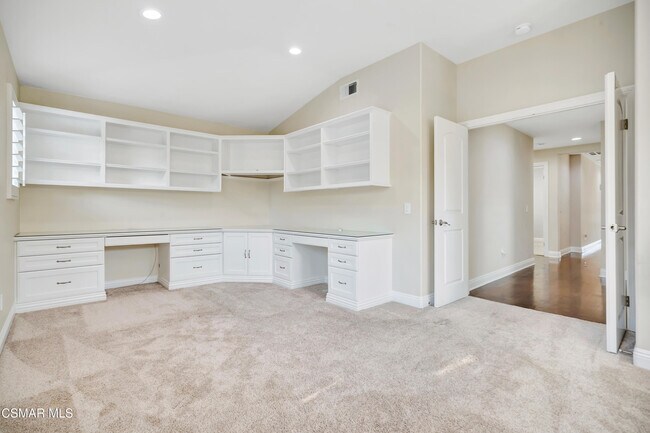 Building Photo - 3044 Ferncrest Pl