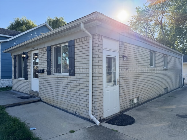 Building Photo - Solid Brick and Renovated with New Kitchen and Two Full Baths!