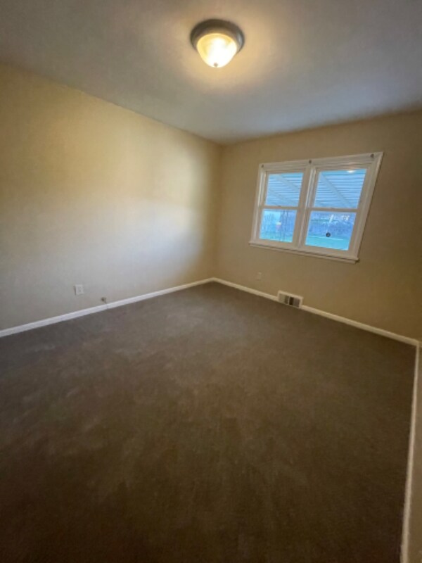 Building Photo - 44 Brookdale Park