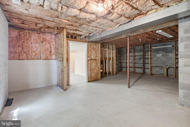 Building Photo - 6103 Triangle Dr
