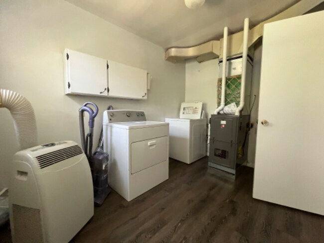 Building Photo - 1059 4th St