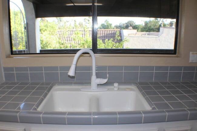 Building Photo - 6600 Reservoir Ln