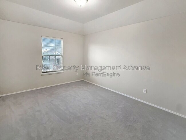 Building Photo - 1290 Lasso Dr