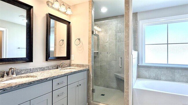 Building Photo - 1219 McClain Dr