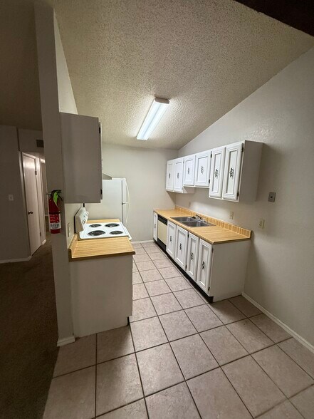 Building Photo - 826 Hardy Springs Cir