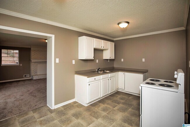 Building Photo - 8941 Glendale Dr