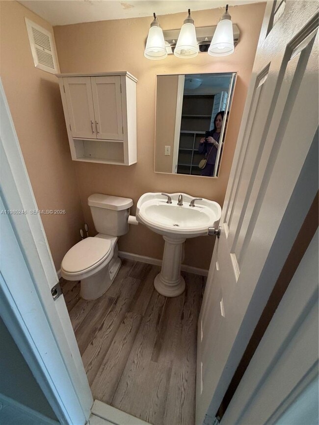 Building Photo - 355 Sheffield O