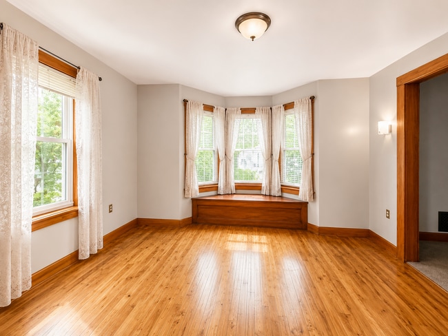 Building Photo - Classic Charm Meets Modern Updates in This Spacious Home ?
