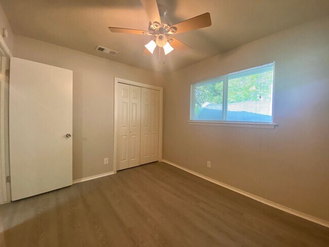 Building Photo - Brookside