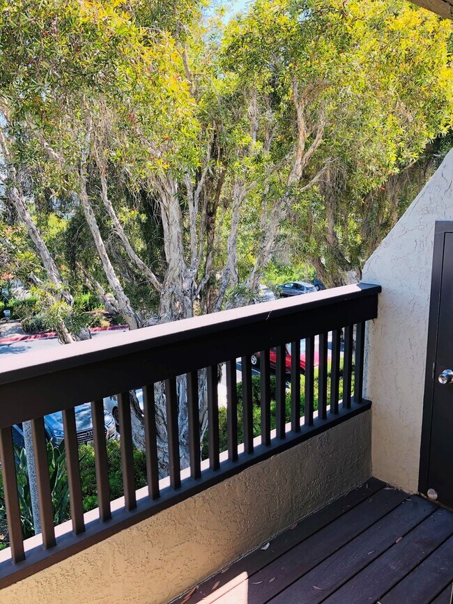 Building Photo - 2 bedroom, 2 story Mission Valley Townhouse with garage