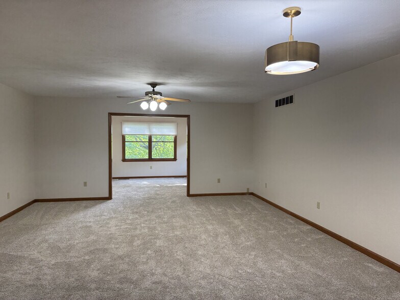 Building Photo - 1025 W Hoppus Rd
