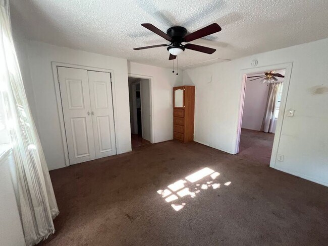 Building Photo - 1 Bedroom Section 8 Home!!