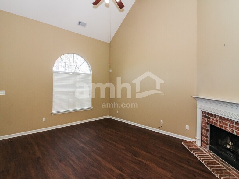 Building Photo - 10001 Houston Birch Dr