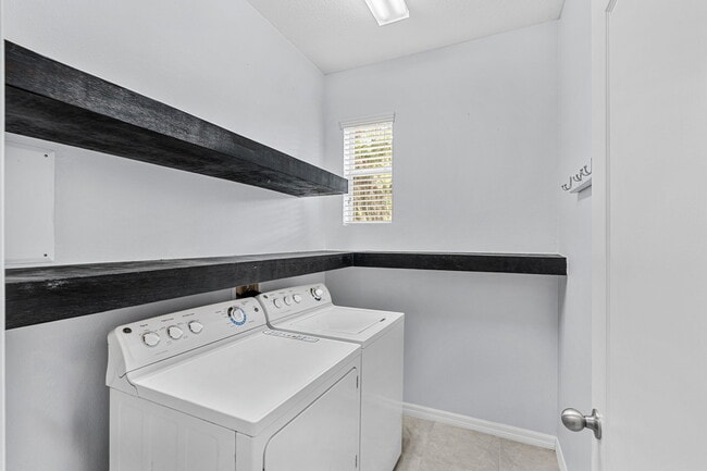 Building Photo - 2341 Betsy Ross Ln