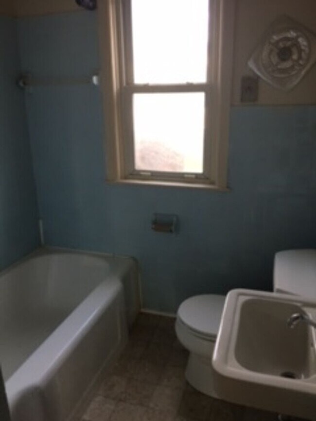 Building Photo - Future Rental! Single Family 2 Bedroom, Ya...