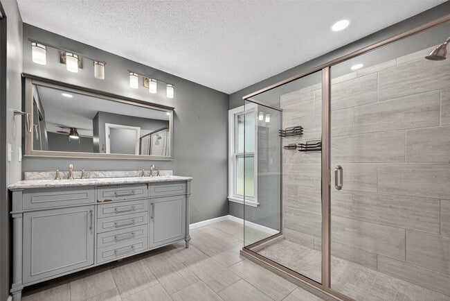 Building Photo - 495 Baywillow Dr