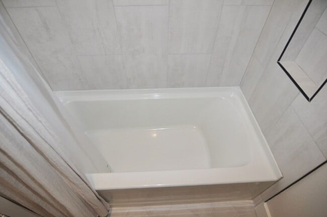 Building Photo - Stunning 4-2.5-2 with sparkling POOL in Gr...
