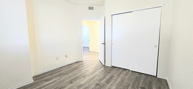 Building Photo - Beautiful 3 Bedroom, 2 Bath Condo In The NE!