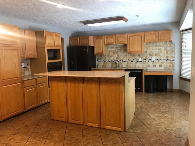 Building Photo - Stunning 3 Bedroom Home with Bonus Room